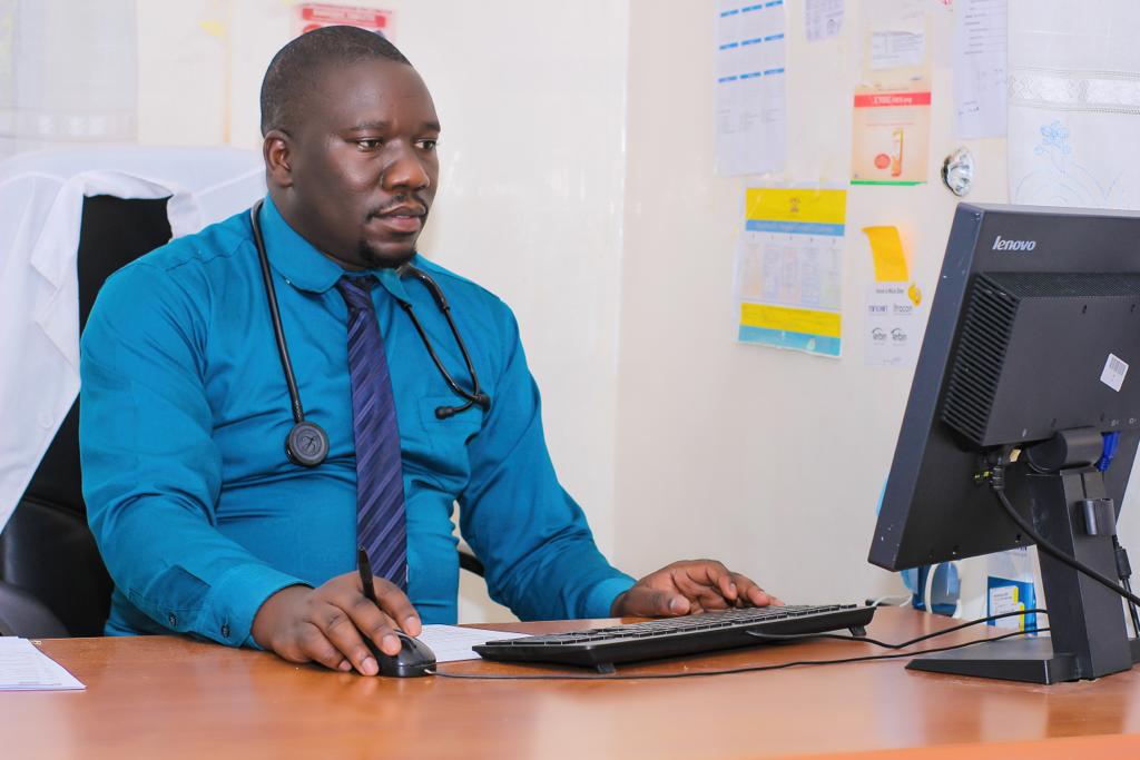 Dr Mochama